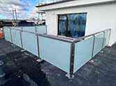 rvs balustrade met glas op het terras