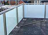 rvs balustrade met glas op het terras