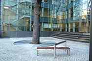 RVS bank met houten afwerking.