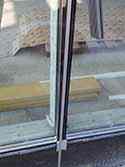 Glaspanelen gemonteerd op aluminium frame