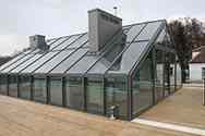 Glazen serre gebouwd bovenop de villa.